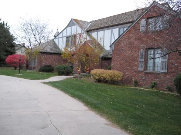 401 W Lochland Rd, Hastings, NE 68901