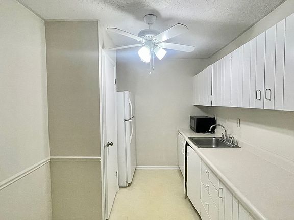 2nd image of 1233 Guelbreth Ln APT 300