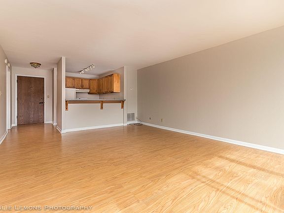 4th image of 5810 Oakwood Dr Unit 2K