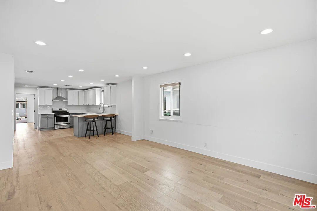 3 bed, 2.0 bath, 1250 sqft, $5,495 — Photo 4