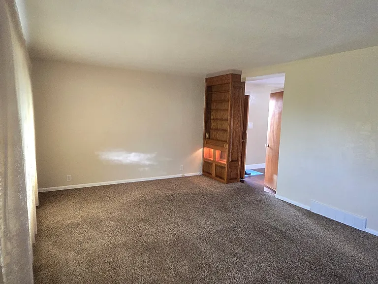 234 E 1050 N — Photo 11