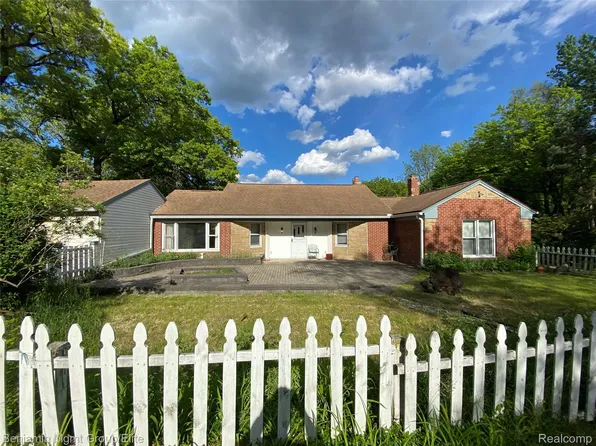 30430 Inkster Rd, Franklin, MI 48025