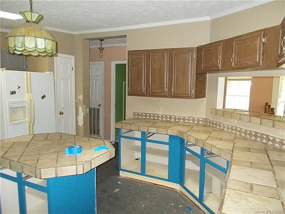3rd image of 10063 Southwinds Dr
