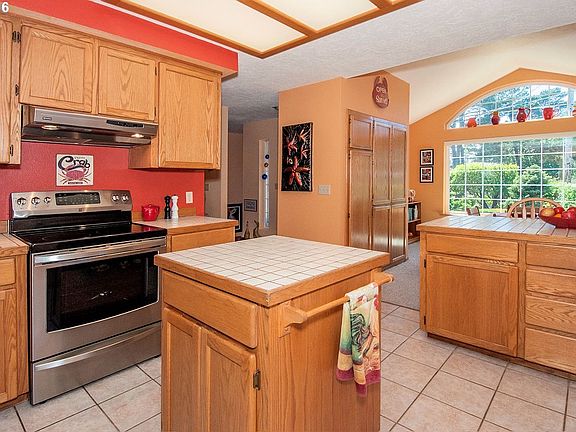 5th image of 275 La Fiesta Dr