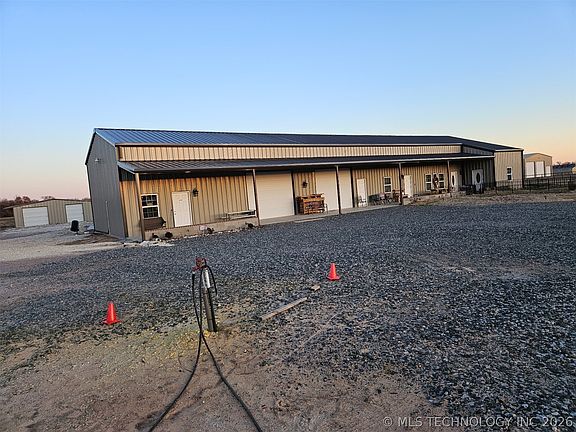 5th image of 3226 Lark Rd