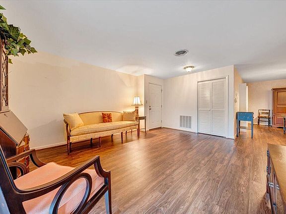 5th image of 2151 Broadway Ave SW APT 16