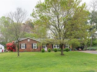 2181 Stonehaven Rd, Kernersville, NC 27284