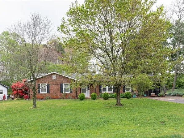 2181 Stonehaven Rd, Kernersville, NC 27284