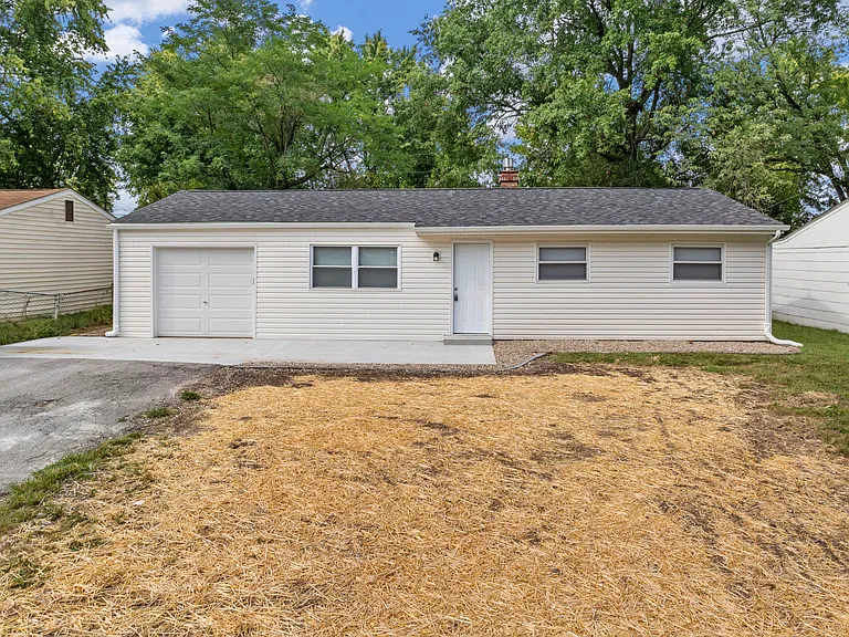 1417 Plaza Pl — Photo 2