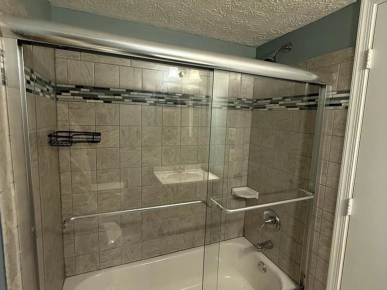 805 London Ct — Photo 20