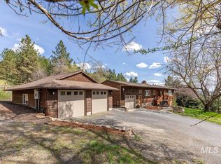 1060 Saddle Ridge Rd, Moscow, ID 83843