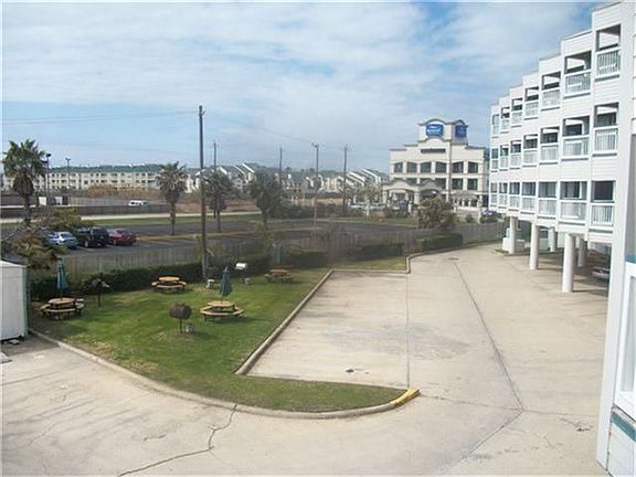 3rd image of 6102 Seawall Blvd #172