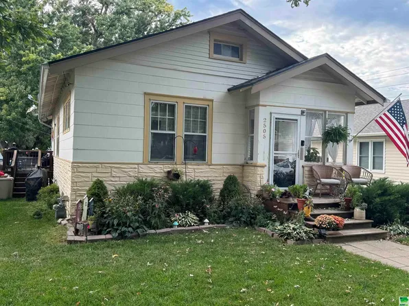 2505 S Cedar St, Sioux City, IA 51106