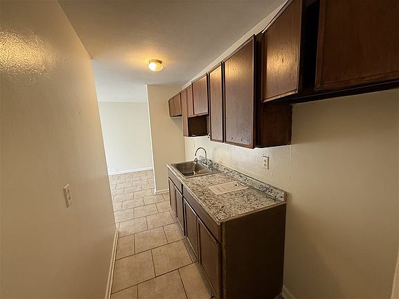 5th image of 625 10th St APT 1