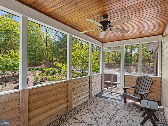 4th image of 324 Mountaintop Dr