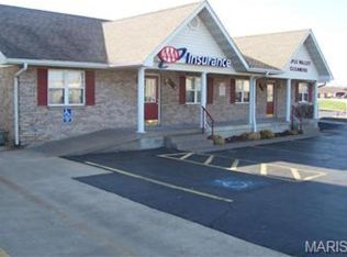 725 Maple Valley Dr, Farmington, MO 63640