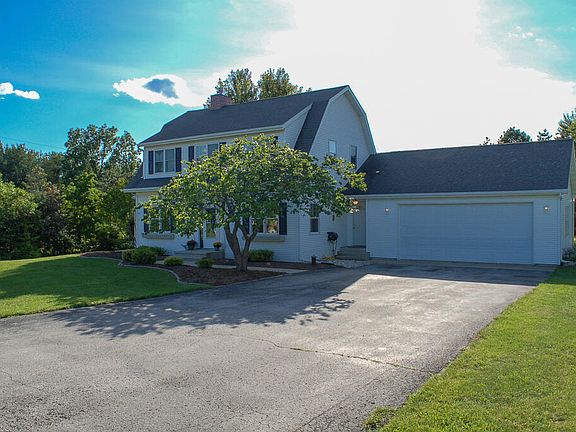 3rd image of 941 Cove Rd