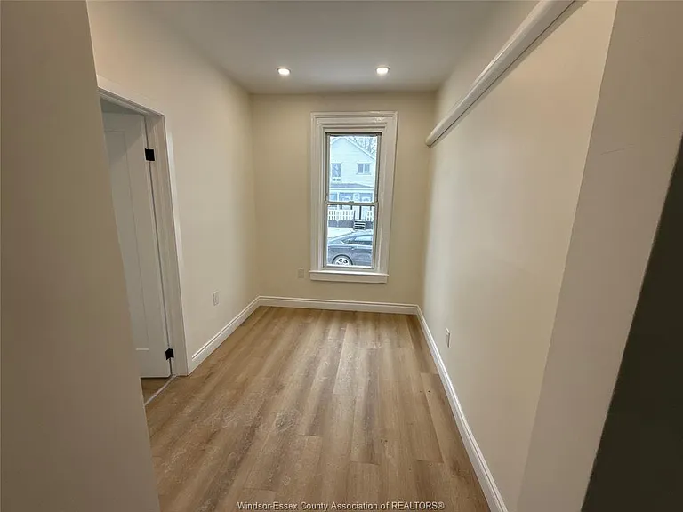 191 Marentette Ave #1 — Photo 4