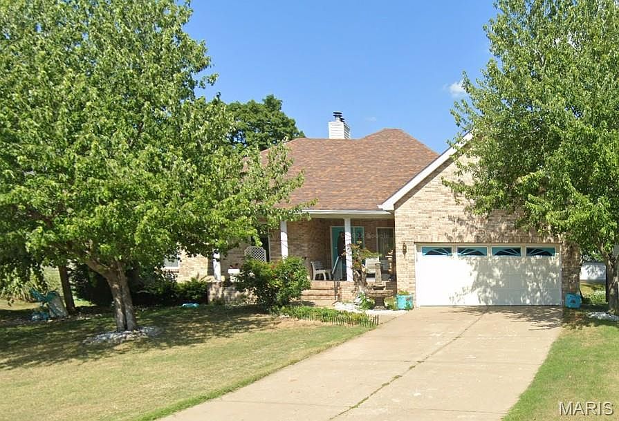 1st image of 4 Lakeside Cir