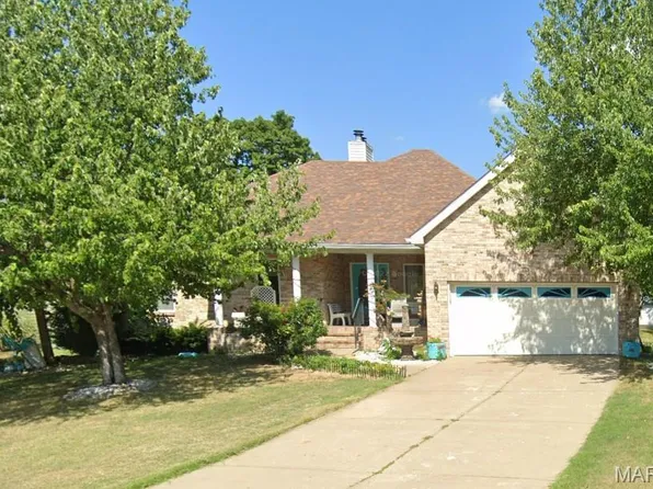 4 Lakeside Cir, Lake Saint Louis, MO 63367