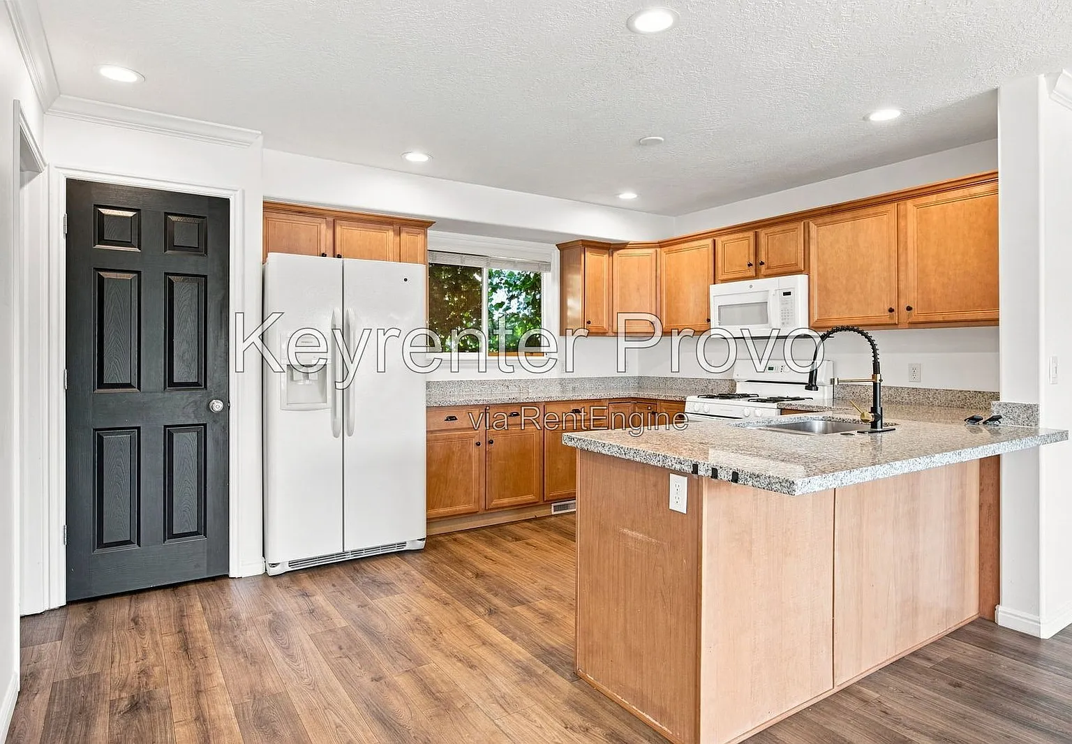 3 bed, 2.5 bath, 1840 sqft, $2,100 — Photo 4