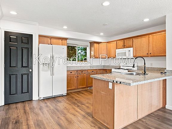 4th image of 1285 Alpine Way