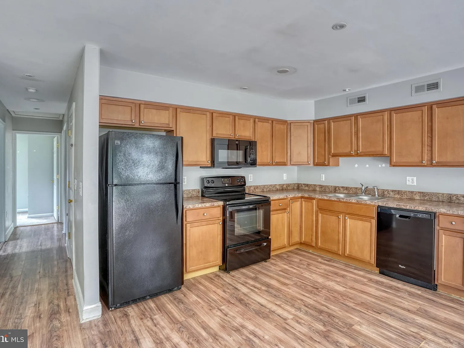 3 bed, 1.5 bath, 975 sqft, $2,000 — Photo 4