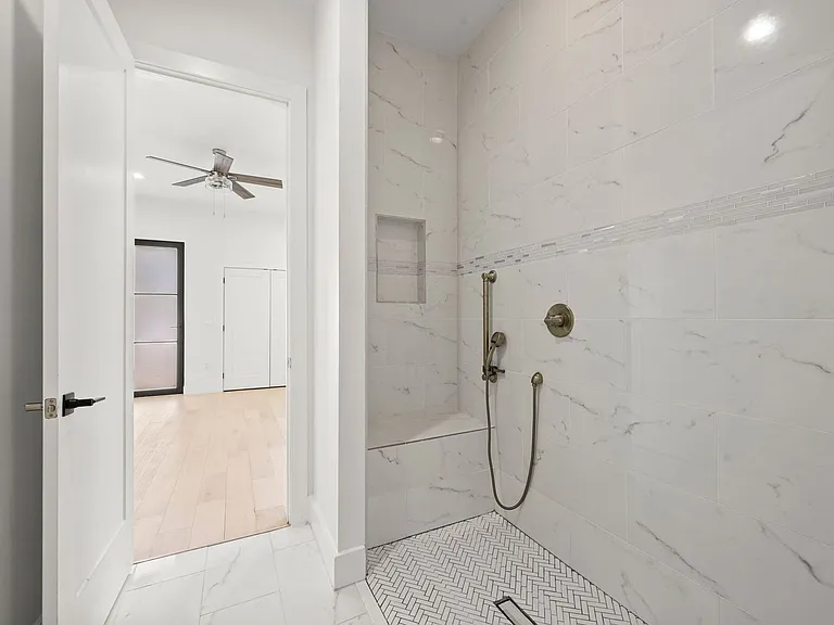 9825 Fawn View Dr — Photo 16