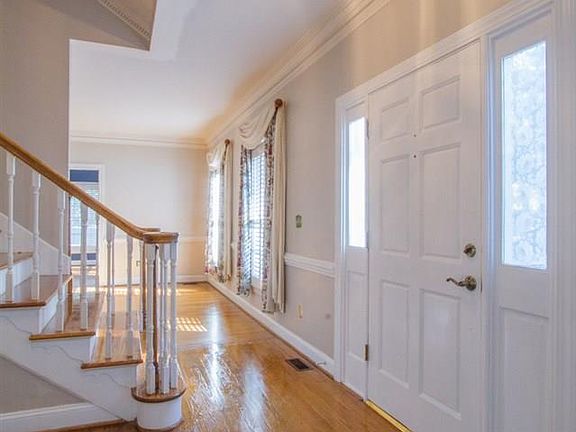 2nd image of 207 Quail Creek Ln