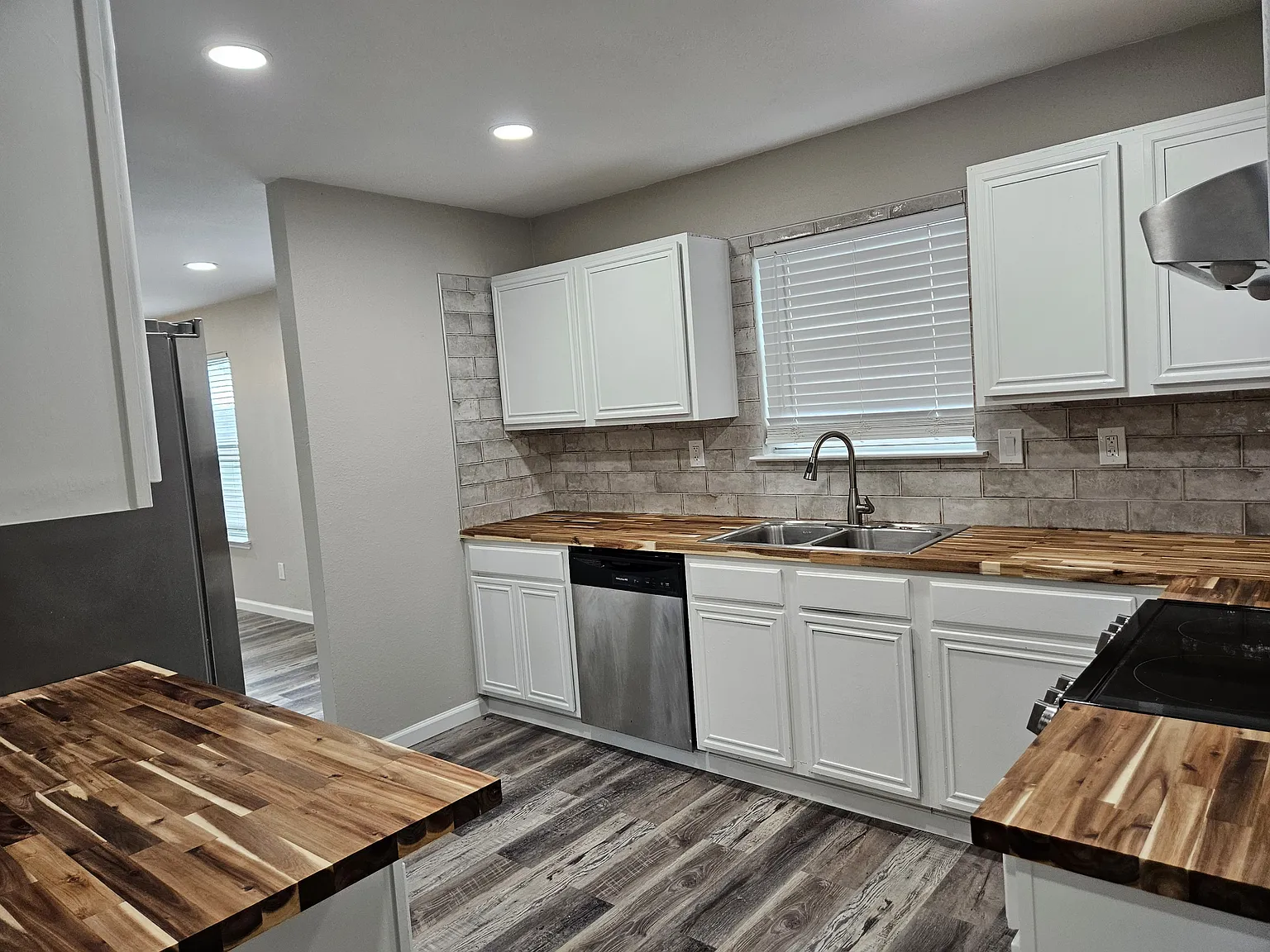 4 bed, 1415 sqft, $2,100 — Photo 1