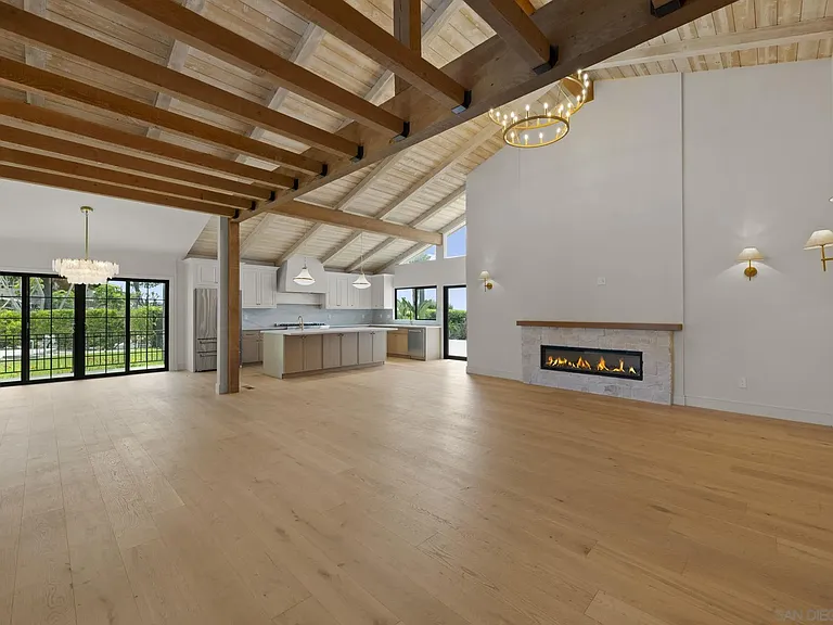 683 Marine View Ave — Photo 5