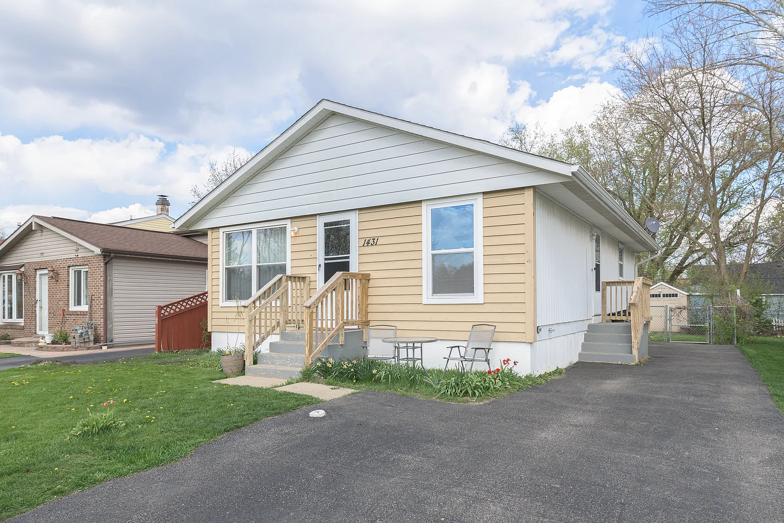 1431 Elm Ave photo 1