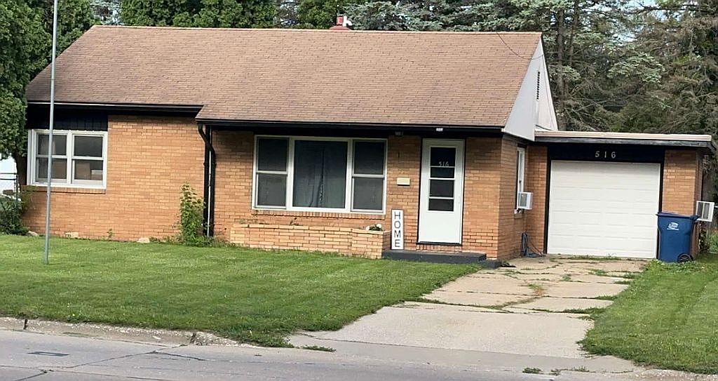 516 N 11th St, Monmouth, IL 61462 | Zillow