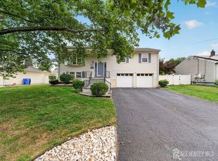 961 Linwood Pl, North Brunswick, NJ 08902