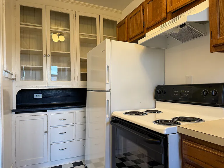 Sherwood Apartments — Photo 23