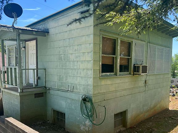 3rd image of 110 Guinn St