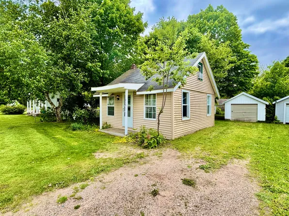 910 S Clinton St, Charlotte, MI 48813