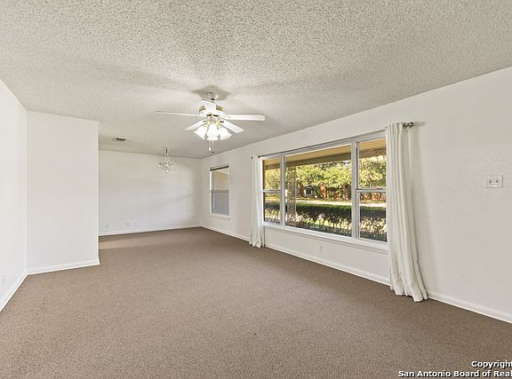 5th image of 142 Rosemont Dr