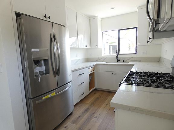 5th image of 1347 N Stanley Ave #2