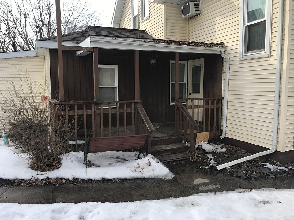 Rear porch entry