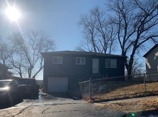 9035 Grand Ave, Omaha, NE 68134