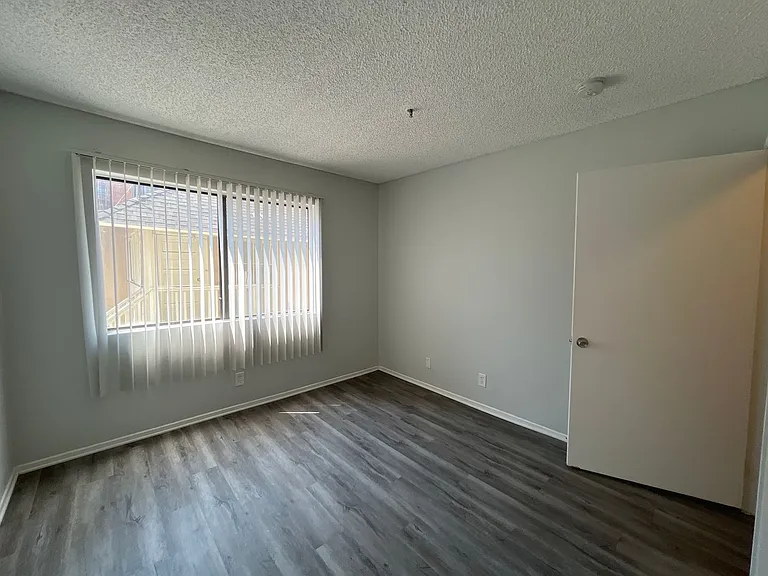 700 S. Berendo Ave — Photo 35