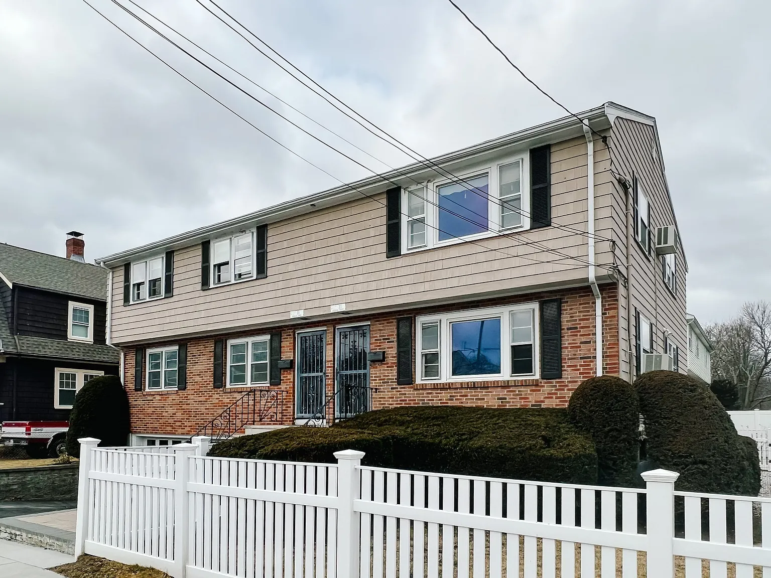 3 bed, 2.0 bath, 1408 sqft, $3,800 — Photo 2