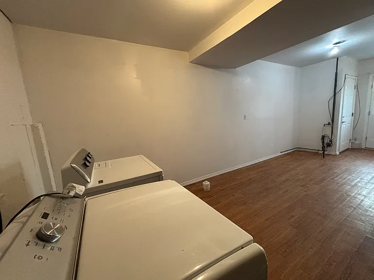 118 Montclair Ave — Photo 28