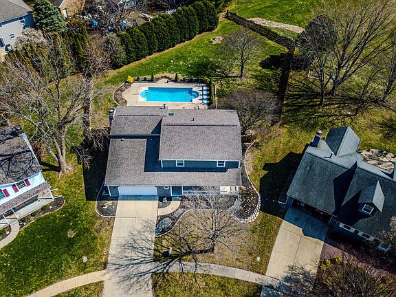 2nd image of 301 Lake Shore Cir