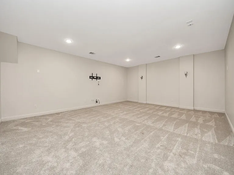 9814 Carver Dr — Photo 21