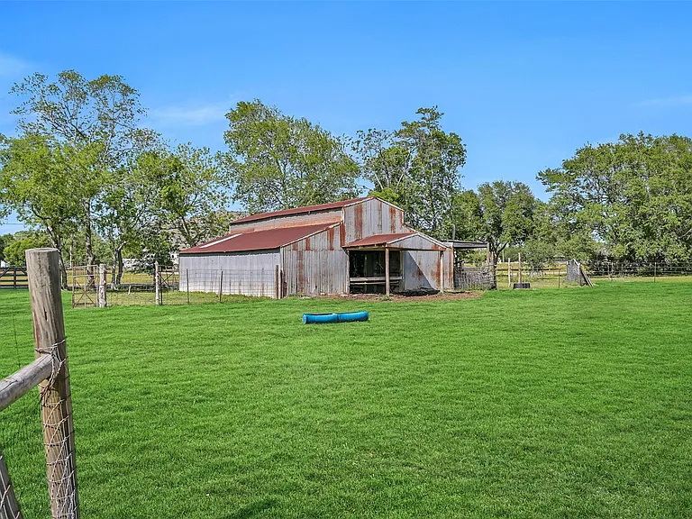 1404 Hollier Rd — Photo 36