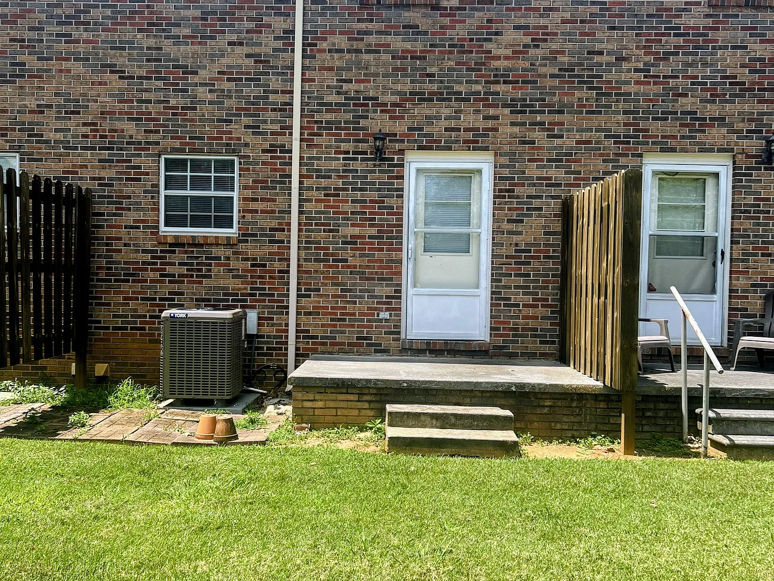 2 bed, 1.5 bath, 1040 sqft, $1,175 — Photo 2