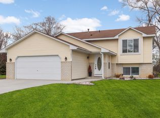 1631 Primrose Ln, Shakopee, MN 55379