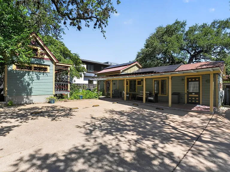 221 Park Ln — Photo 35